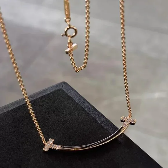 Tiffany-inspired 18K Rose Gold Smile Pendant Necklace - Picture 3 of 4